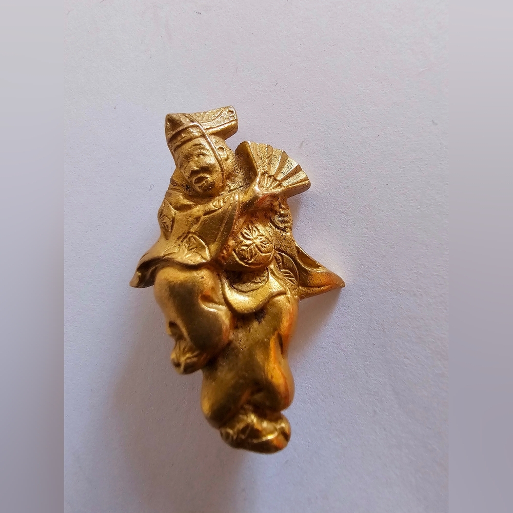 Vintage Gilt Gold Menuki Tone Figurine Brooch